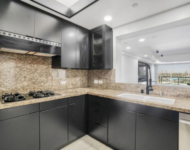 13600 Marina Pointe Drive - Photo Thumbnail 4