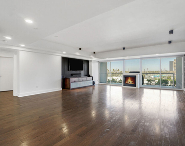 13600 Marina Pointe Drive - Photo Thumbnail 8