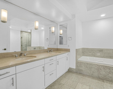 13600 Marina Pointe Drive - Photo Thumbnail 12