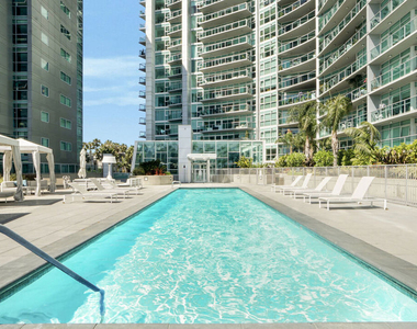 13600 Marina Pointe Drive - Photo Thumbnail 23