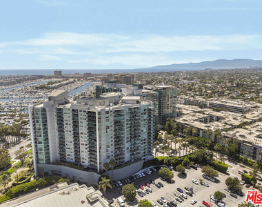 13600 Marina Pointe Drive - Photo Thumbnail 30