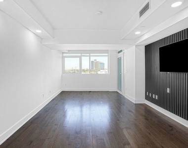 13600 Marina Pointe Drive - Photo Thumbnail 10