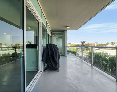 13600 Marina Pointe Drive - Photo Thumbnail 3