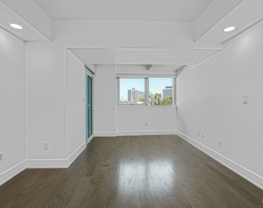 13600 Marina Pointe Drive - Photo Thumbnail 15