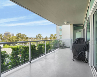 13600 Marina Pointe Drive - Photo Thumbnail 2