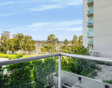 13600 Marina Pointe Drive - Photo Thumbnail 33