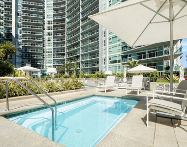 13600 Marina Pointe Drive - Photo Thumbnail 25