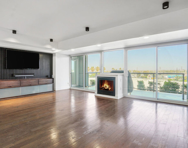 13600 Marina Pointe Drive - Photo Thumbnail 7