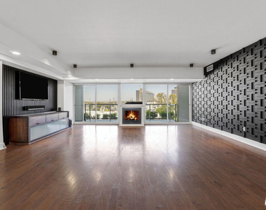 13600 Marina Pointe Drive - Photo Thumbnail 6