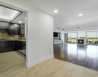 13600 Marina Pointe Drive - Photo Thumbnail 20