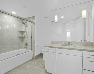 13600 Marina Pointe Drive - Photo Thumbnail 16
