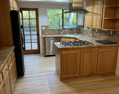 1423 View Drive - Photo Thumbnail 3