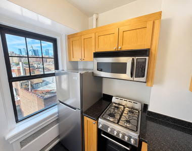 95 Christopher Street - Photo Thumbnail 3