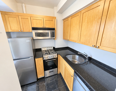 95 Christopher Street - Photo Thumbnail 4