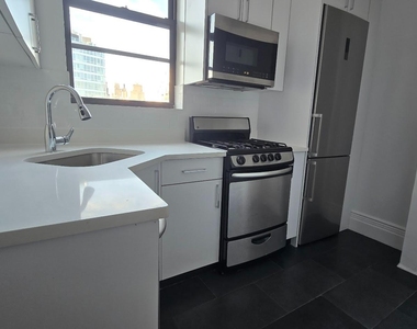 West 72nd Street - Photo Thumbnail 3