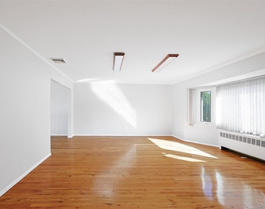 25 Hollywood Drive - Photo Thumbnail 3