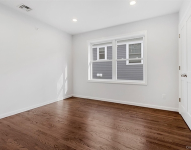 91-93 Henry Avenue - Photo Thumbnail 8
