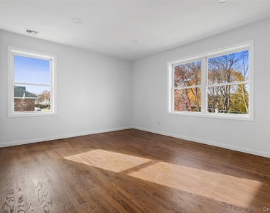 91-93 Henry Avenue - Photo Thumbnail 4
