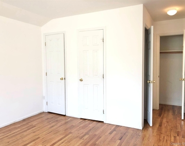 82-03 54th Avenue - Photo Thumbnail 7