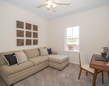 312 Ashley Court Avenue - Photo Thumbnail 5