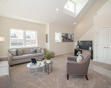 312 Ashley Court Avenue - Photo Thumbnail 14