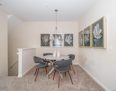 312 Ashley Court Avenue - Photo Thumbnail 10