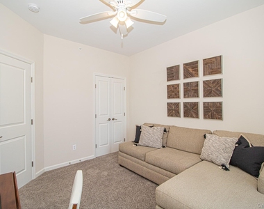312 Ashley Court Avenue - Photo Thumbnail 7
