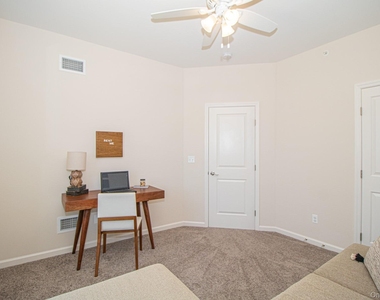 312 Ashley Court Avenue - Photo Thumbnail 8