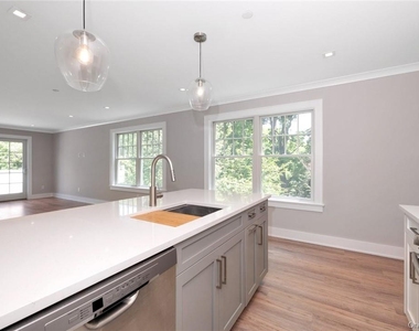 470 Main Street - Photo Thumbnail 12