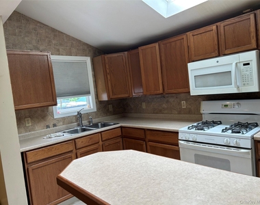68 Ramapo Road - Photo Thumbnail 5