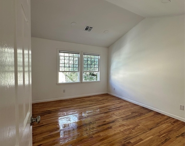 7807 Shore Road - Photo Thumbnail 13