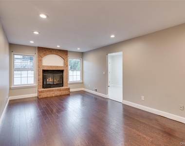 102 Glen Way - Photo Thumbnail 10