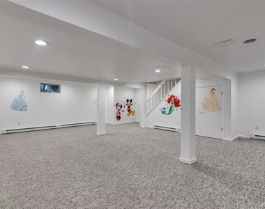 102 Glen Way - Photo Thumbnail 21