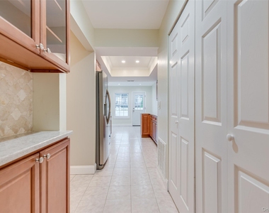 102 Glen Way - Photo Thumbnail 4