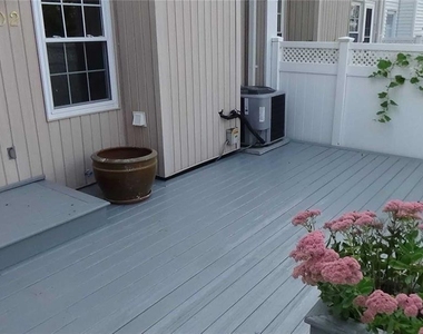 102 Glen Way - Photo Thumbnail 22