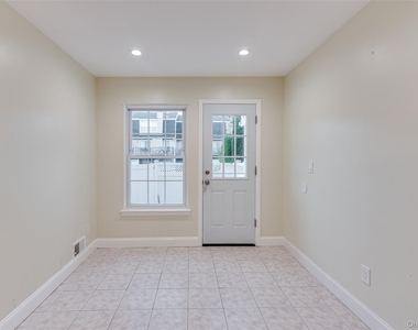 102 Glen Way - Photo Thumbnail 8