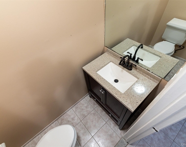 102 Glen Way - Photo Thumbnail 11