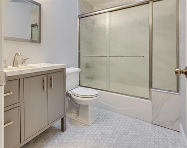 102 Glen Way - Photo Thumbnail 16