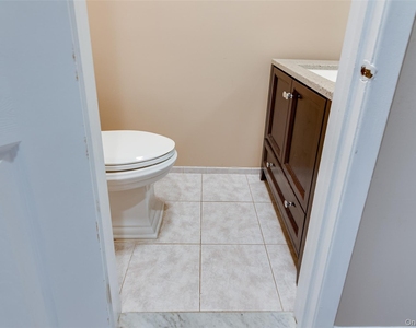 102 Glen Way - Photo Thumbnail 12
