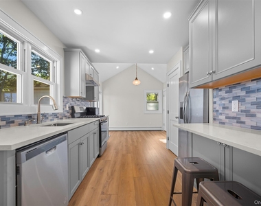 171 Taft Crescent - Photo Thumbnail 7
