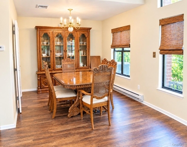 506 Alden Court N - Photo Thumbnail 2
