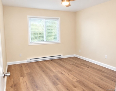 506 Alden Court N - Photo Thumbnail 4