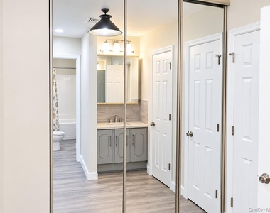 506 Alden Court N - Photo Thumbnail 9