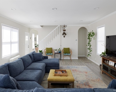 412 W Hudson Street - Photo Thumbnail 6