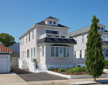 412 W Hudson Street - Photo Thumbnail 1