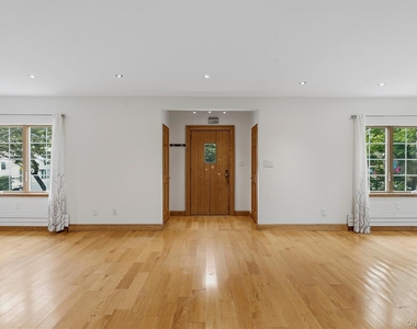 172 Grand Street - Photo Thumbnail 2