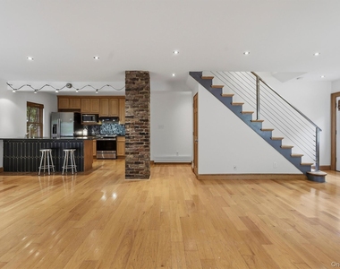 172 Grand Street - Photo Thumbnail 5
