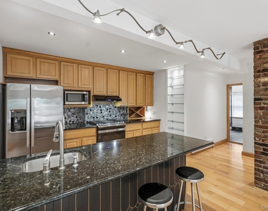 172 Grand Street - Photo Thumbnail 7