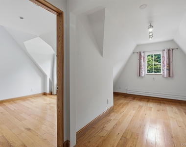 172 Grand Street - Photo Thumbnail 11