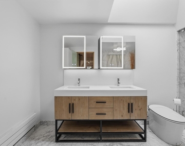 172 Grand Street - Photo Thumbnail 14